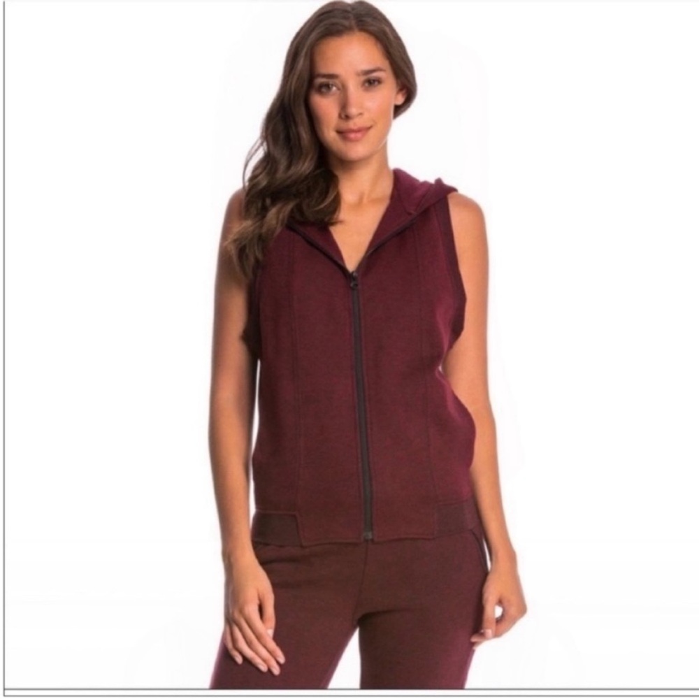 Onzie Hot Yoga Wear Full Zip Hoodie Vest size Small/ Medium Burgundy